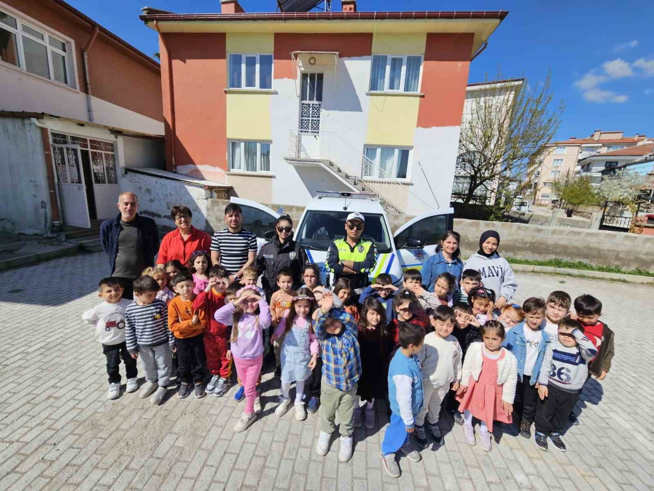 AFYONKARAHİSAR’IN ŞUHUT İLÇESİNDE TRAFİK HAFTASI ETKİNLİKLERİ ÇERÇEVESİNDE GELECEĞİN BİLİNÇLİ...