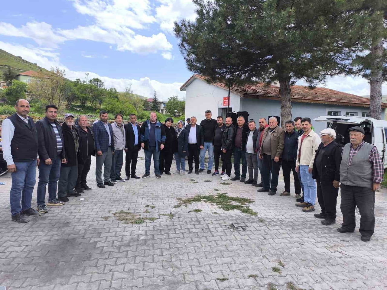 AFYONKARAHİSAR’IN ŞUHUT İLÇESİNE BAĞLI KARAHALLI KÖYÜNDE, BİRLİK VE BERABERLİK VURGUSUNUN ÖN PLANA...