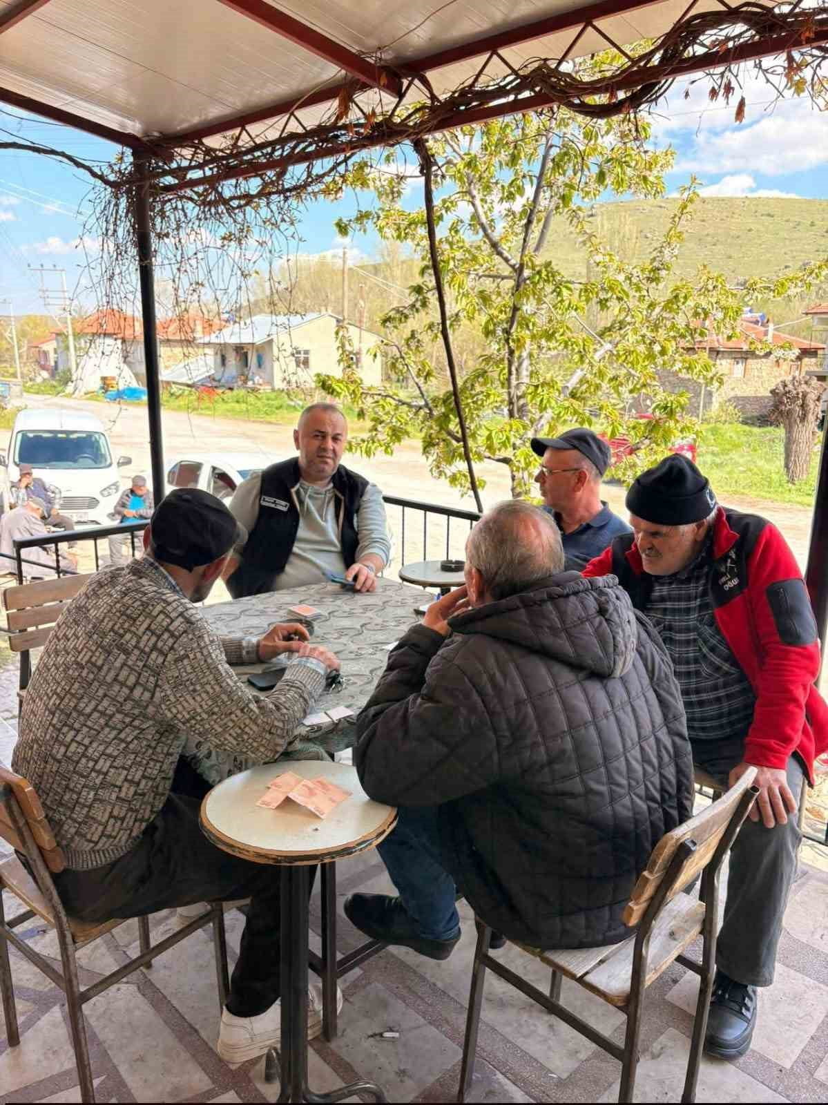 AFYONKARAHİSAR’IN ŞUHUT İLÇESİNE BAĞLI KOÇYATAĞI KÖYÜNDE ÇİFTÇİLERE YÖNELİK BİLGİLENDİRME...
