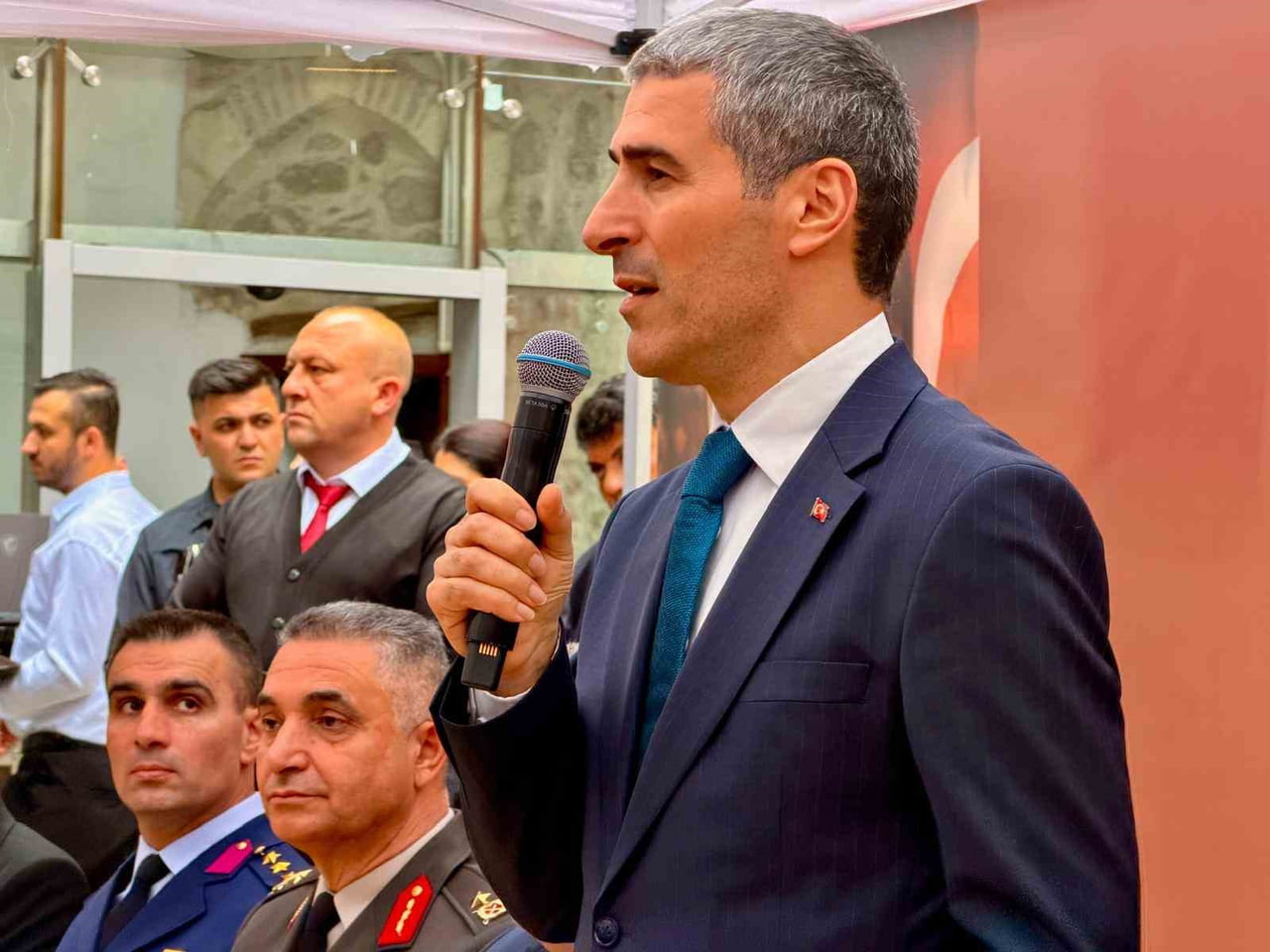 AFYONKARAHİSAR VALİSİ DR. NACİ AKTAŞ, HUZURLU BİR BAYRAM GEÇİRİLMESİ İÇİN KENTTE GEREKLİ BÜTÜN...