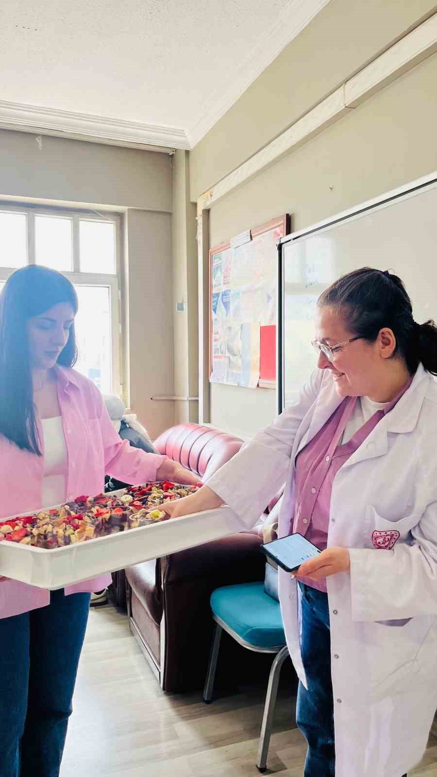 AĞRI’DA GASTRONOMİ KULÜBÜNDEN ÖĞRETMENLERE MORAL DESTEĞİ