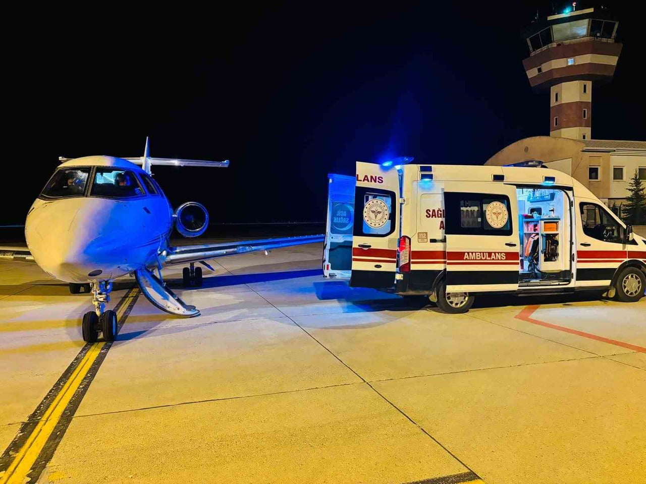 AĞRI’DA KALP YETMEZLİĞİ TANISI BULUNAN 6 YAŞINDAKİ ÇOCUK, UÇAK AMBULANSLA ANKARA’YA SEVK...