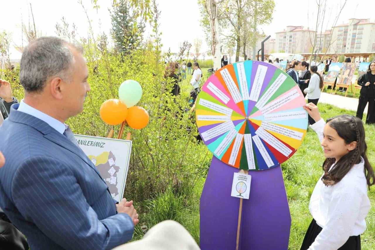 AĞRI’DA "BİLİM DOLU GÜNLER BİLİM ŞENLİĞİ" BAŞLADI