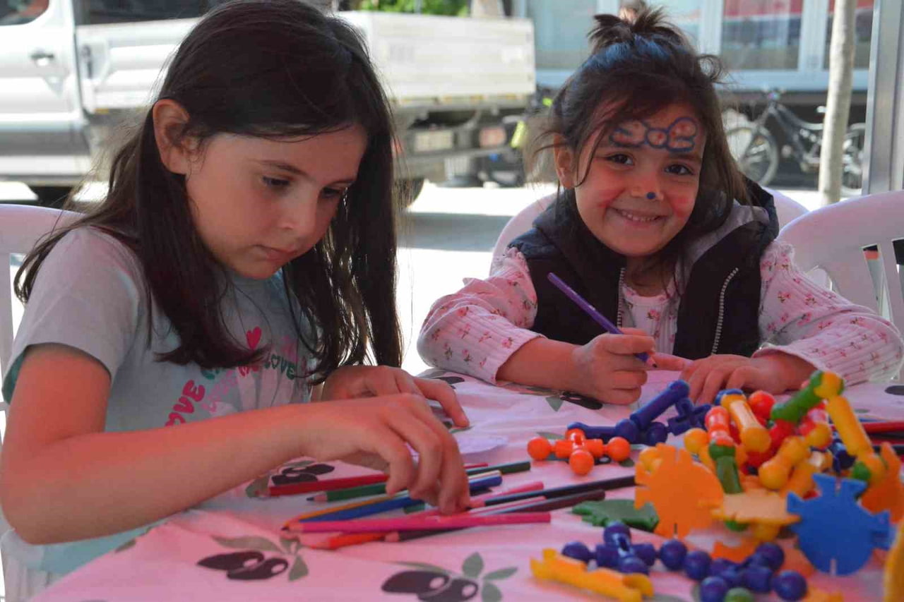 AİLE FESTİVALİNDE ÇOCUKLAR BOYAMA ETKİNLİKLERİNE KATILIM SAĞLADI