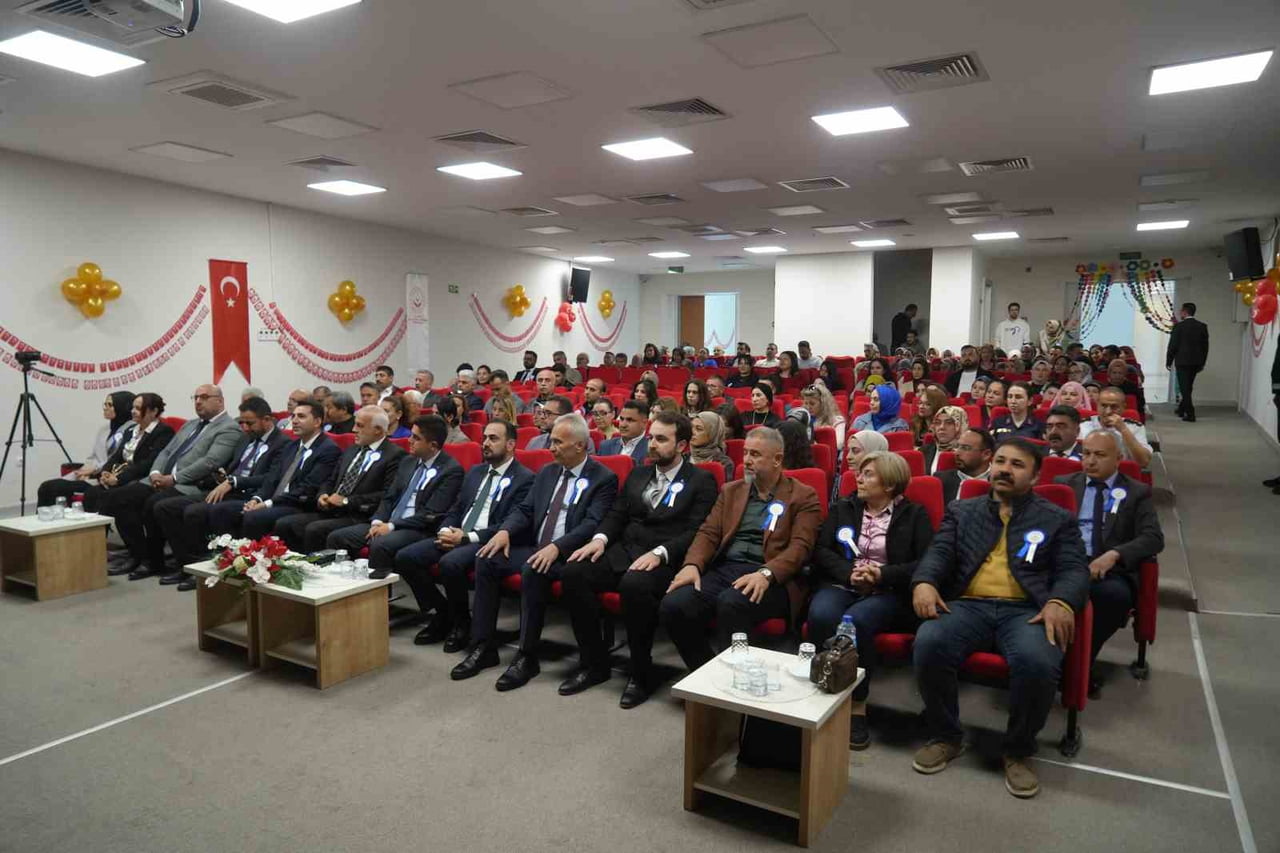 AİLE VE NÜFUS ON YILI ETKİNLİKLERİ KAPSAMINDA MİLLİ AİLE HAFTASI PROGRAMI DÜZENLENDİ
