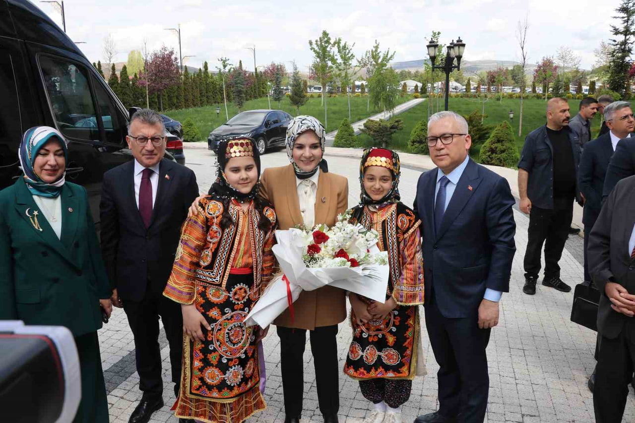 AİLE VE SOSYAL HİZMETLER BAKANI MAHİNUR ÖZDEMİR GÖKTAŞ'IN SİVAS PROGRAMINDA İLK DURAĞI SİVAS...