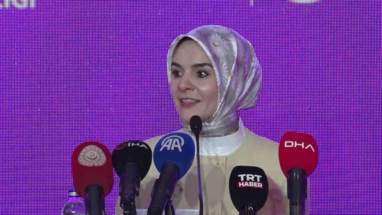 AİLE VE SOSYAL HİZMETLER BAKANI MAHİNUR ÖZDEMİR GÖKTAŞ PROGRAMDA KONUŞMA YAPTI