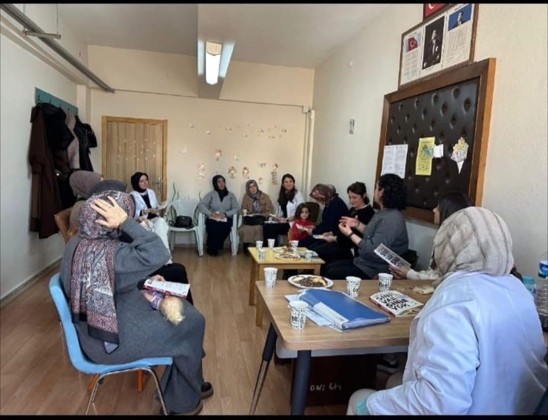 “AİLE YILI” KAPSAMINDA BAŞÖĞRETMEN İLKOKULU’NDA AİLELERLE KİTAP OKUMA ETKİNLİĞİ...