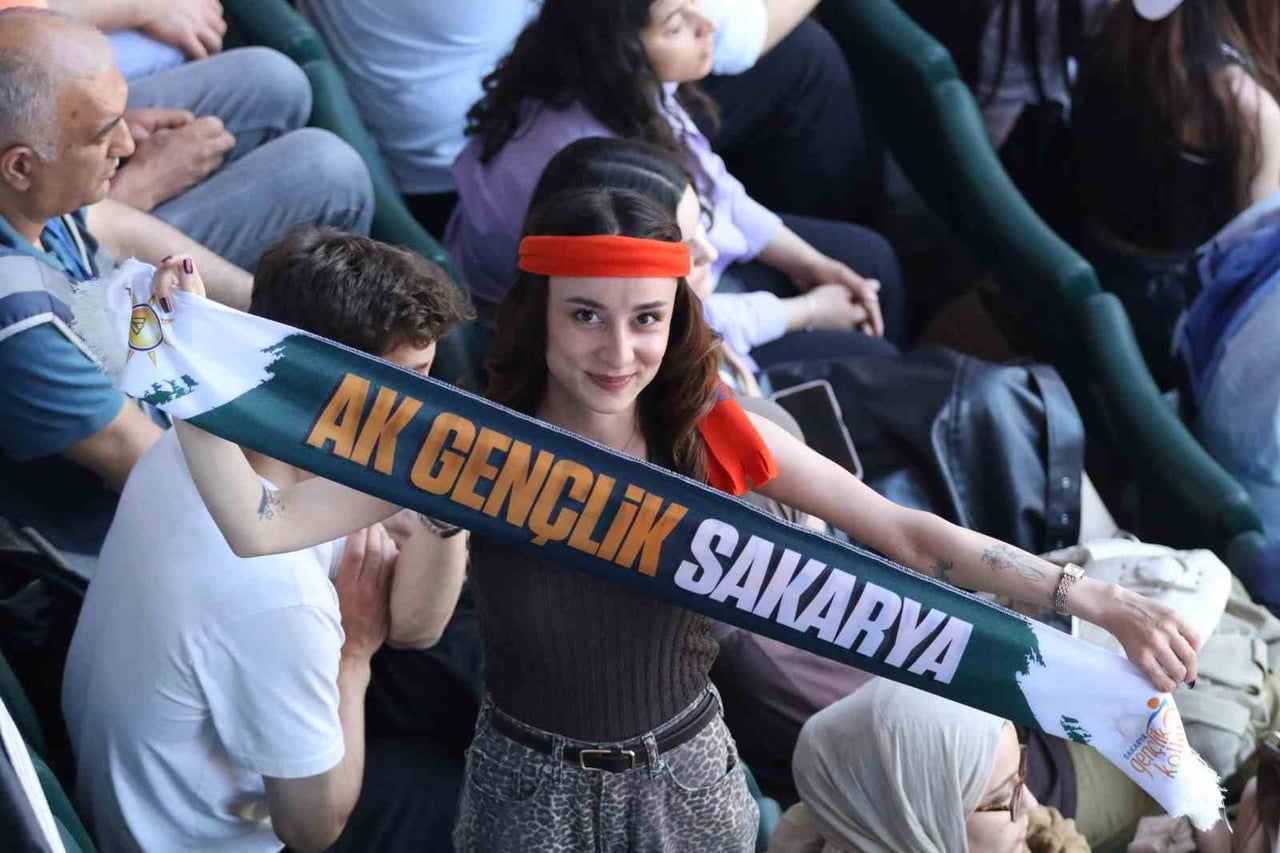 AK PARTİ GENÇLİK KOLLARI TARAFINDAN DÜZENLENEN BİR GENÇLİK ŞÖLENİ’NDE TÜRKİYE’NİN DÖRT BİR...