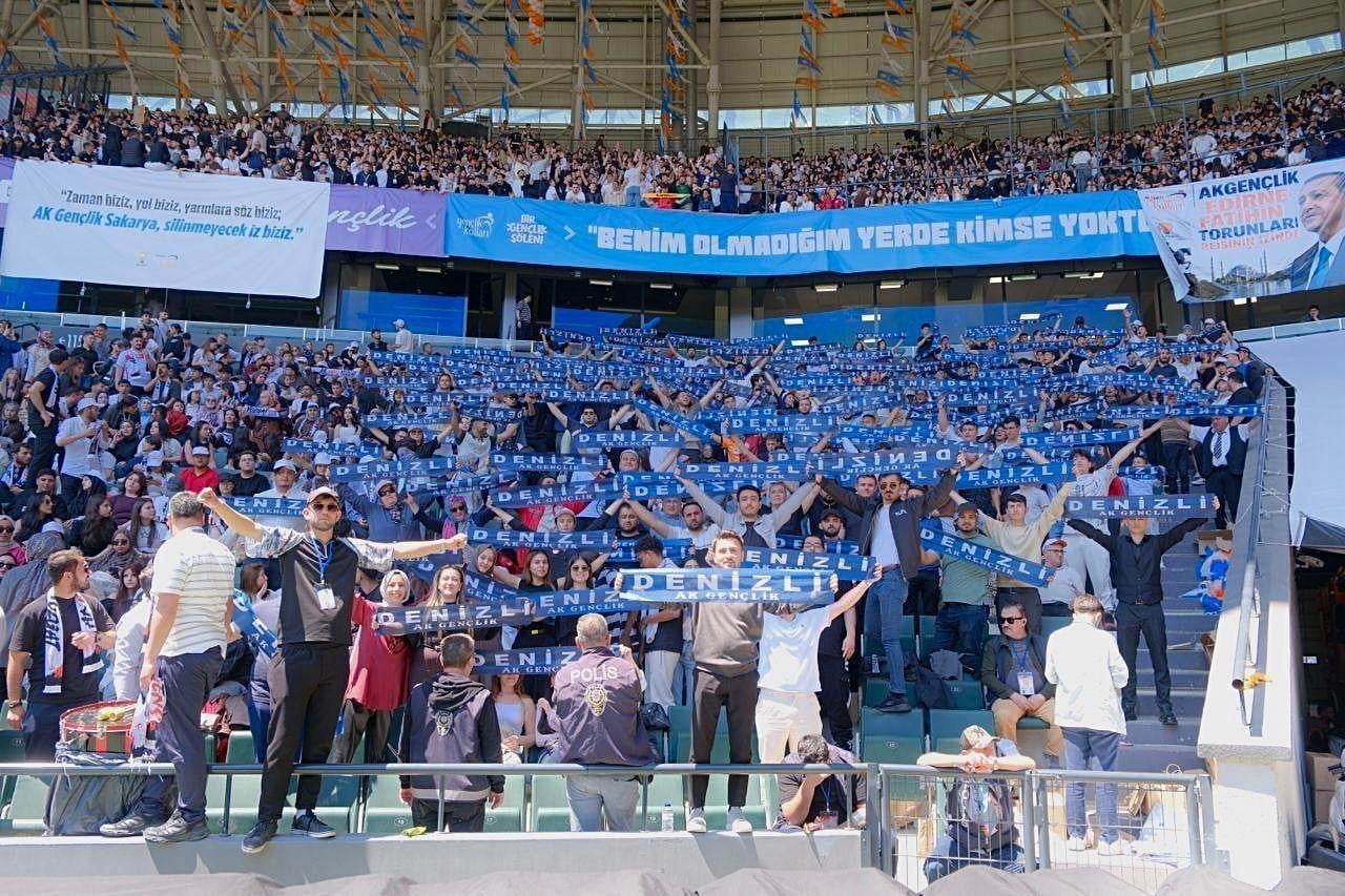 AK PARTİ GENÇLİK KOLLARI TARAFINDAN KOCAELİ’NDE DÜZENLENEN ‘BİR GENÇLİK ŞÖLENİ’NE DENİZLİ DAMGA...