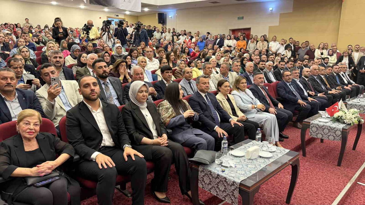 AK PARTİ GENEL BAŞKAN YARDIMCISI VE PARTİ SÖZCÜSÜ ÖMER ÇELİK, PARTİSİNİN İL DANIŞMA MECLİSİ...