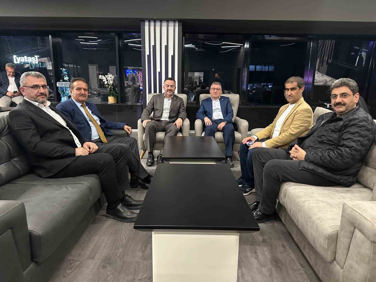 AK PARTİ GRUP BAŞKANI ABDULLAH GÜLER, SİVASSPOR’UN GÜÇLÜ BİR YÖNETİME KAVUŞMASI GEREKTİĞİNİ...