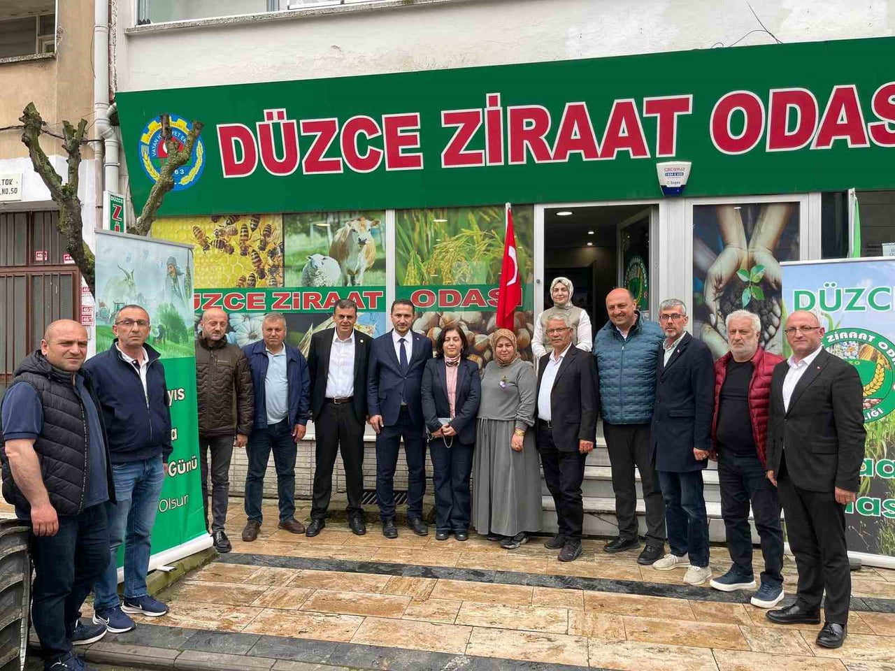 AK PARTİ İL BAŞKANI HASAN ŞENGÜLOĞLU DÜNYA ÇİFTÇİLER GÜNÜ NEDENİ İLE DÜZCE ZİRAAT ODASI BAŞKANI...