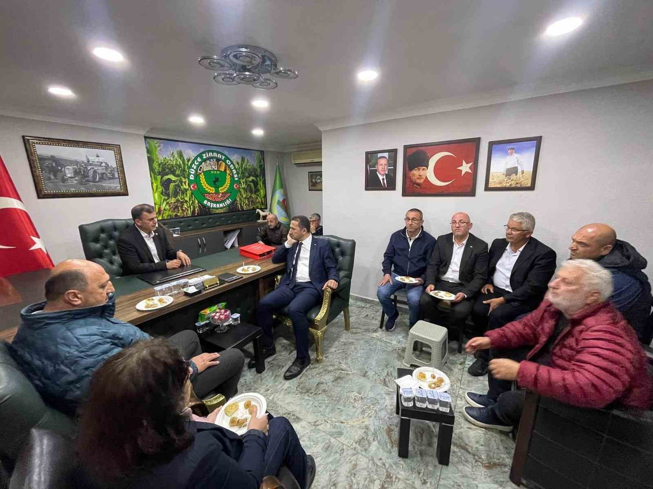 AK PARTİ İL BAŞKANI HASAN ŞENGÜLOĞLU DÜNYA ÇİFTÇİLER GÜNÜ NEDENİ İLE DÜZCE ZİRAAT ODASI BAŞKANI...