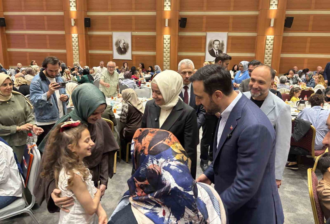 AK PARTİ İSTANBUL İL BAŞKANLIĞI TARAFINDAN ANNELER GÜNÜ DOLAYISIYLA "AZİZ ŞEHİTLERİMİZİN...