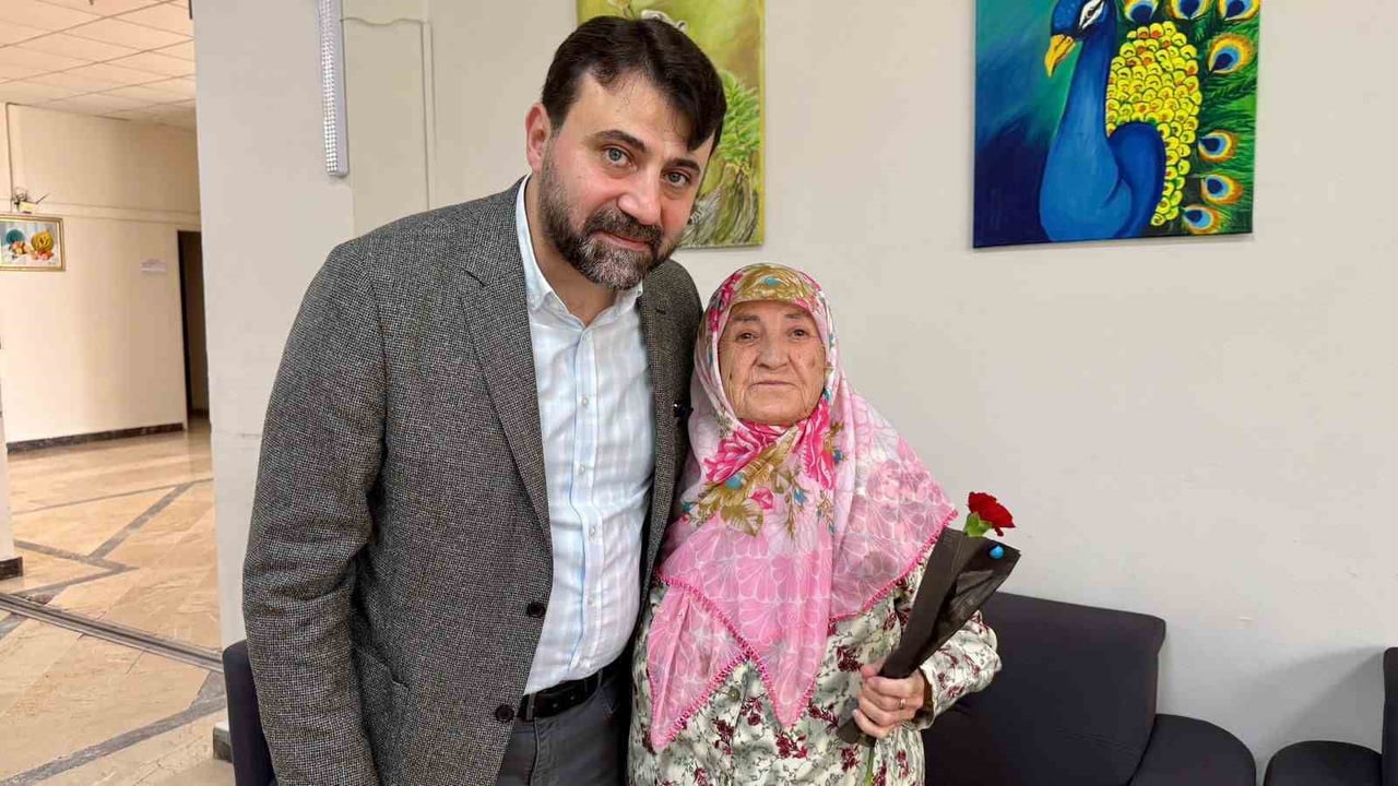 AK PARTİ KARABÜK İL BAŞKANI FERHAT SALT İLE AK PARTİ KARABÜK MİLLETVEKİLLERİ CEM ŞAHİN VE ALİ...