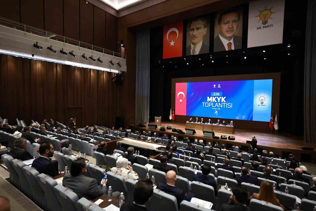 AK PARTİ MERKEZ KARAR VE YÖNETİM KURULU (MKYK) TOPLANTISI'NA KATILAN AK PARTİ ESKİŞEHİR...