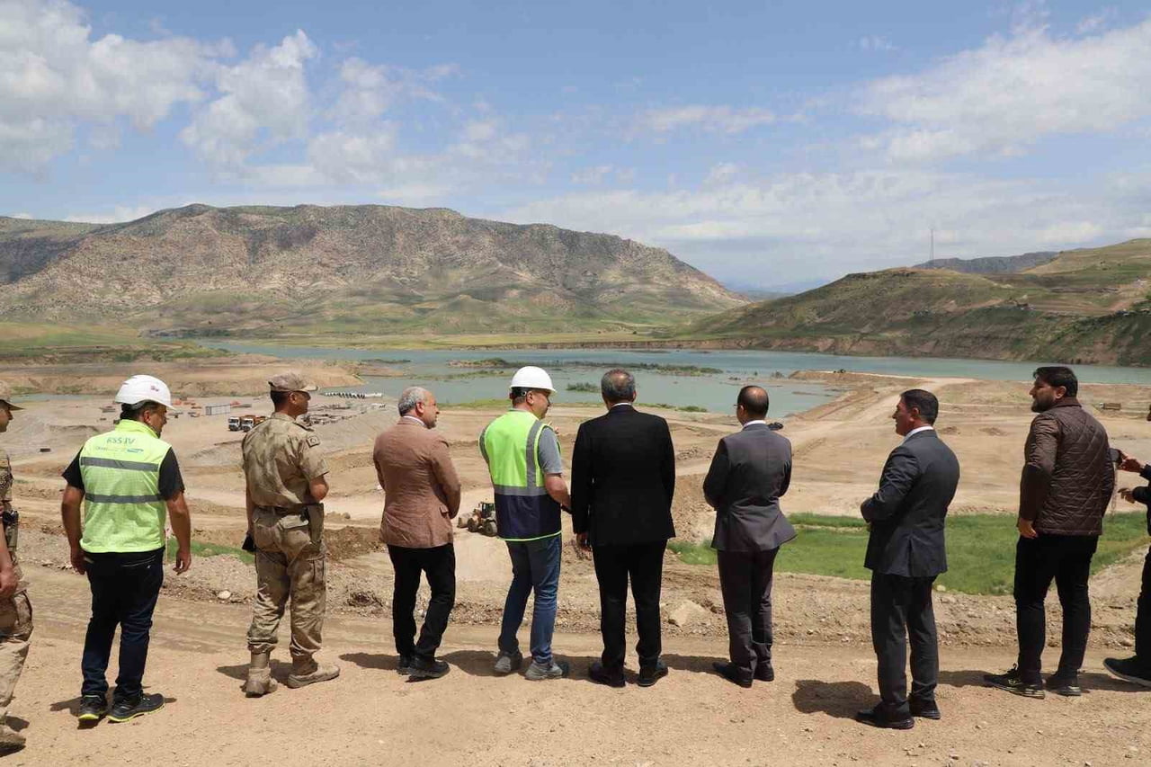AK PARTİ ŞIRNAK MİLLETVEKİLİ ARSLAN TATAR, YAPIMI YILLARDIR BEKLENEN CİZRE BARAJI PROJESİ’NDE...