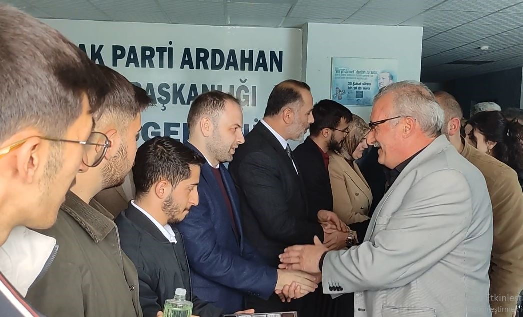 AK PARTİDE PARTİLİLER BAAYRAMLAŞTI. (OLGUN YILDIZ/ARDAHAN-İHA)