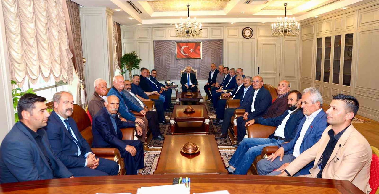 AKÇADAĞ’DAN VALİ KÜÇÜK’E HAYIRLI OLSUN ZİYARETİ