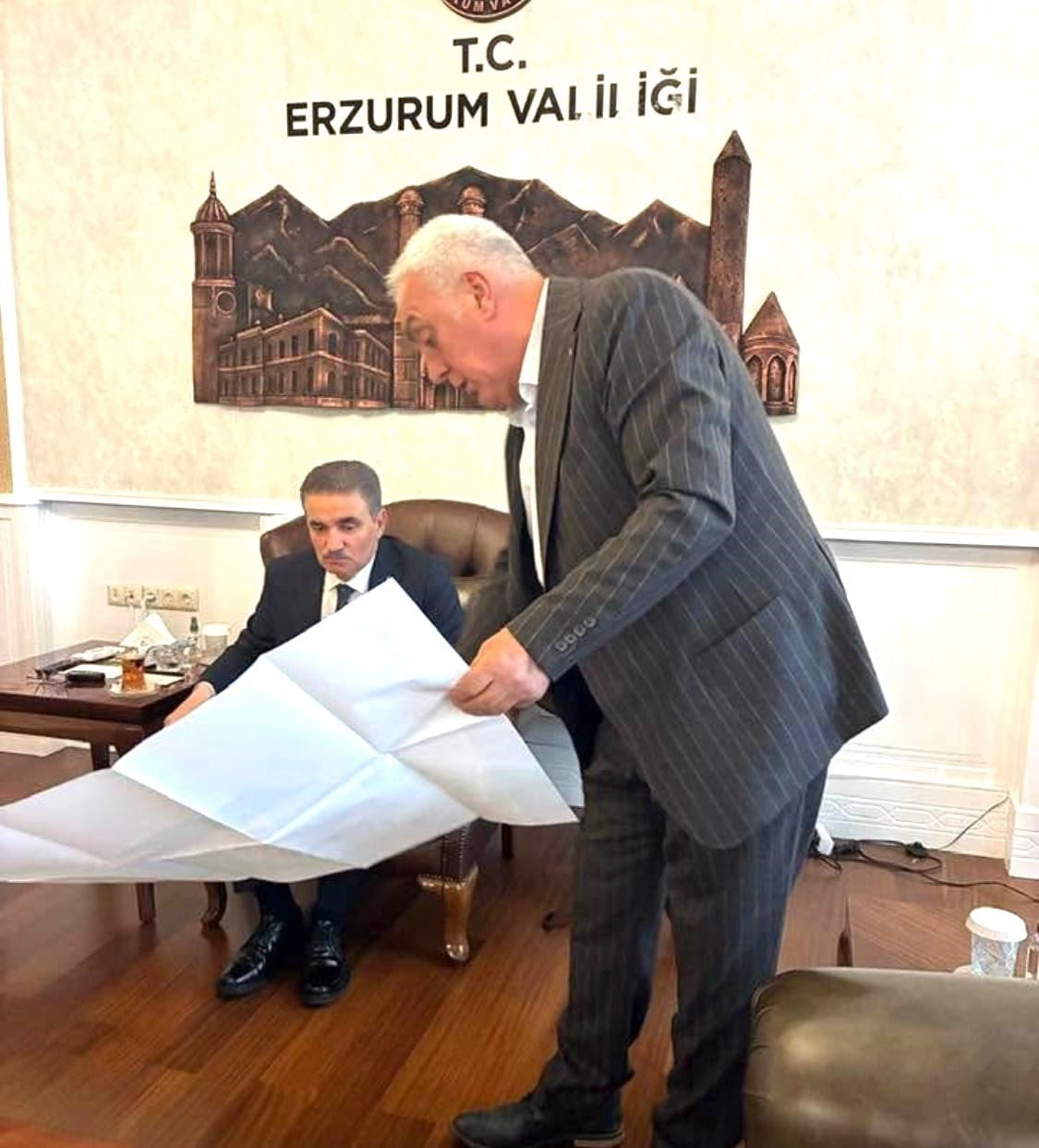 AKDAĞ SANAYİ YAPI KOOPERATİFİ YÖNETİM KURULU BAŞKANI SALİH DİKEL VE KOOPERATİF YÖNETİM KURULU...