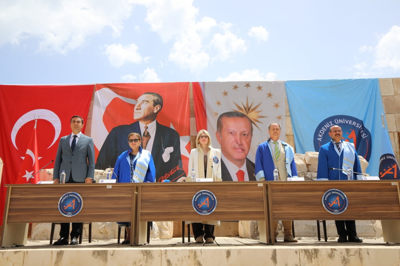 AKDENİZ ÜNİVERSİTESİ SENATO TOPLANTISI, REKTÖR PROF. DR. ÖZLENEN ÖZKAN BAŞKANLIĞINDA PATARA ANTİK...