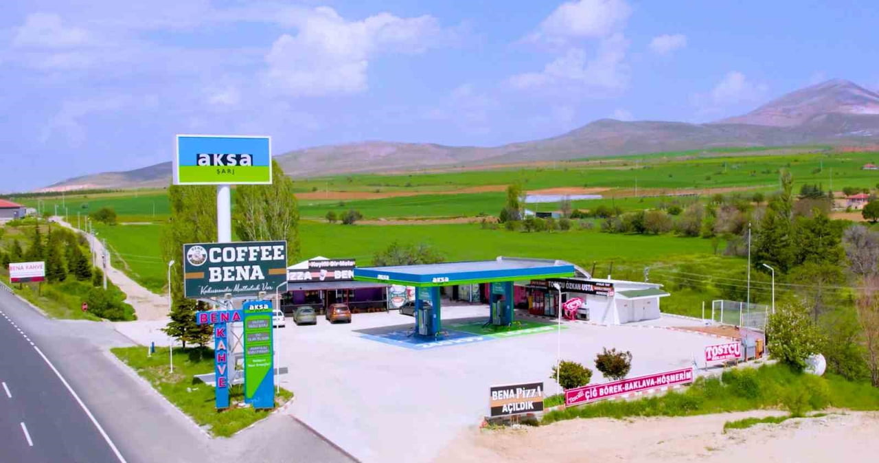 AKSA ŞARJ, BENA KAHVE İLE GERÇEKLEŞTİRDİĞİ İŞ BİRLİĞİ KAPSAMINDA ESKİŞEHİR-ANKARA KARAYOLU...