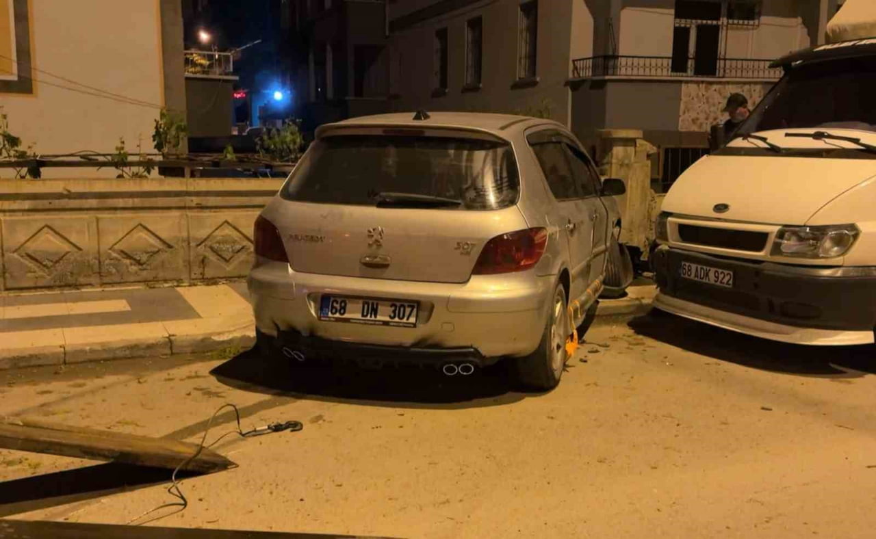 AKSARAY'DA YASAL SINIRIN 4 KATI ALKOL ALDIKTAN SONRA ARACINA BİNİP TRAFİĞE ÇIKAN GENÇ SÜRÜCÜ...