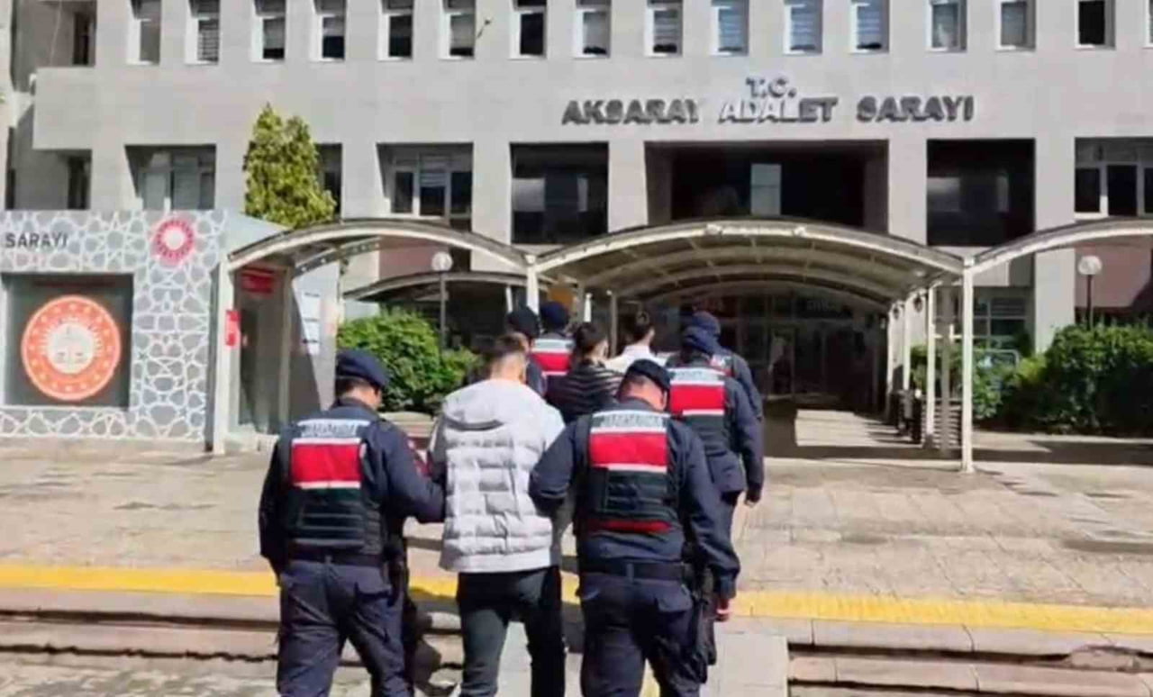 AKSARAY’A ADANA İLİNDEN UYUŞTURUCU GETİREN ŞAHISLAR JANDARMANIN OPERASYONUYLA BİNLERCE UYUŞTURUCU...