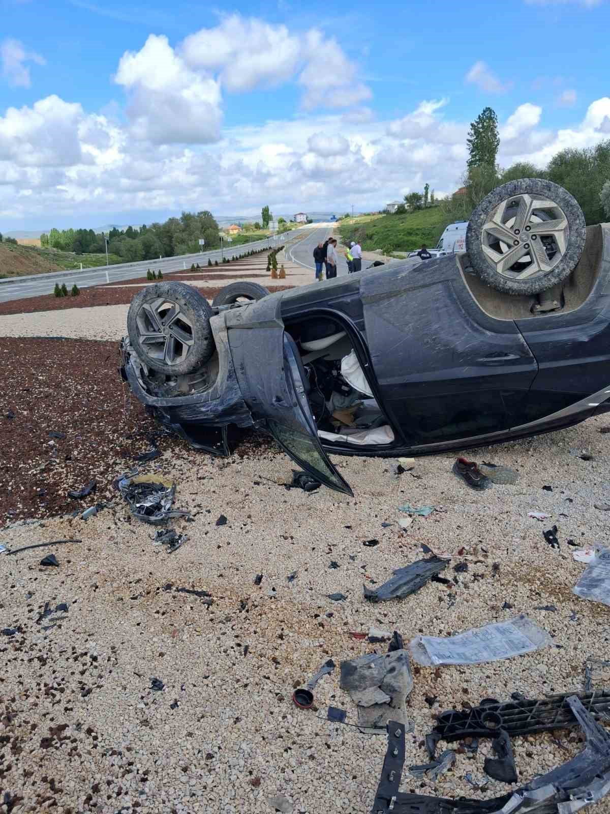 AKSARAY’DA 2 OTOMOBİLİN ÇARPIŞMASI SONUCU MEYDANA GELEN TRAFİK KAZASINDA 1 KİŞİ HAYATINI KAYBETTİ...