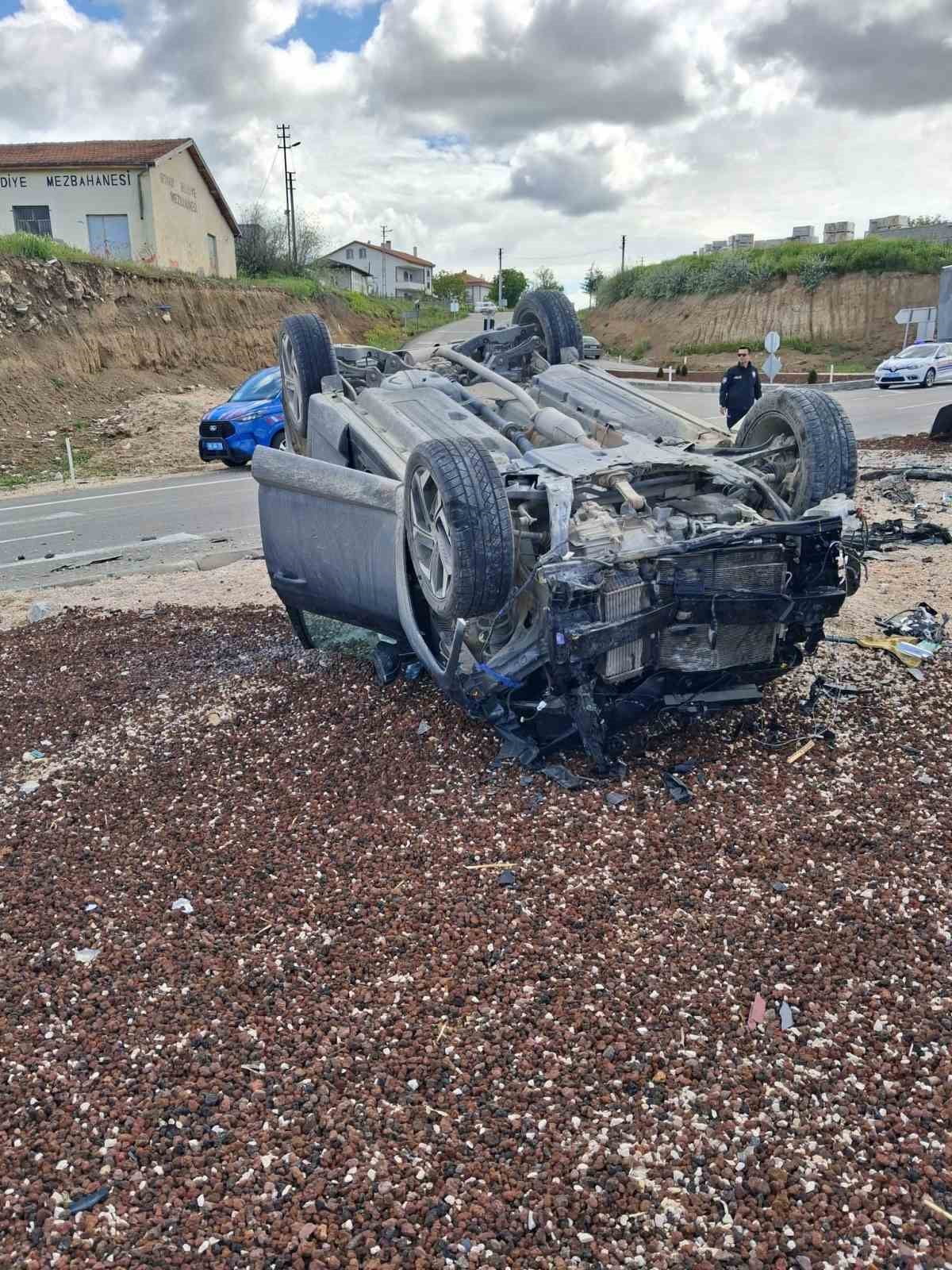 AKSARAY’DA 2 OTOMOBİLİN ÇARPIŞMASI SONUCU MEYDANA GELEN TRAFİK KAZASINDA 1 KİŞİ HAYATINI KAYBETTİ...