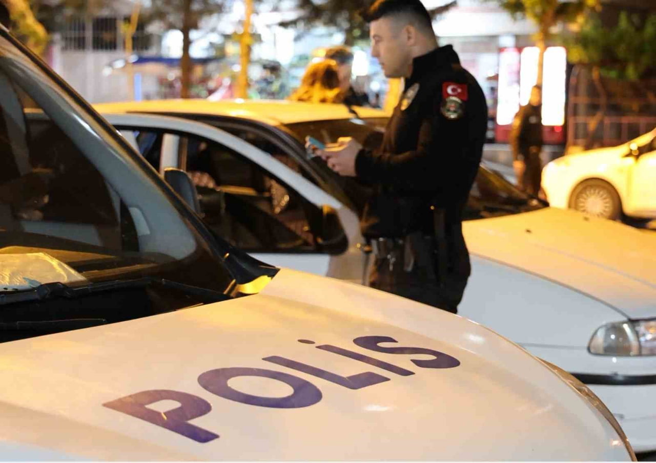 AKSARAY’DA ASAYİŞ, TRAFİK VE BEKÇİLER TARAFINDAN YAPILAN ŞOK UYGULAMADA TÜM ARAÇ VE ŞAHISLAR...