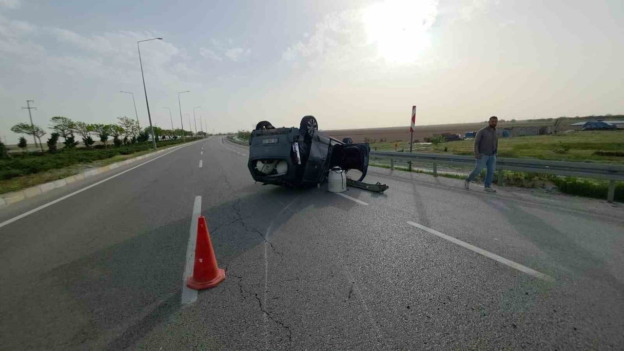 AKSARAY’DA OTOMOBİL İLE HAFİF TİCARİ ARACIN ÇARPIŞMASI SONUCU MEYDANA GELEN TRAFİK KAZASINDA...