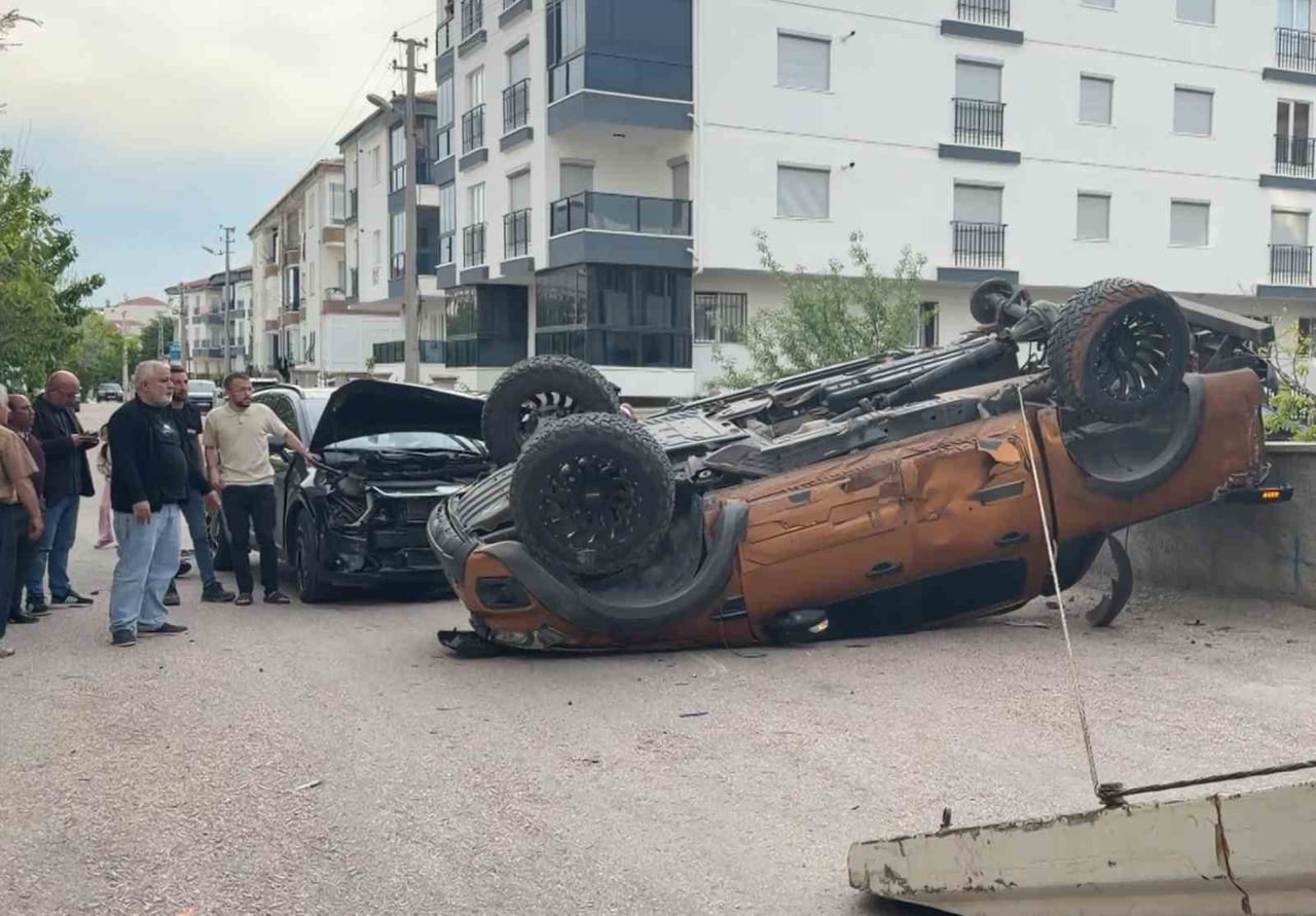 AKSARAY’DA PİKAP İLE SUV TİPİ ARACIN ÇARPIŞMASI SONUCU MEYDANA GELEN TRAFİK KAZASINDA 1 KİŞİ...