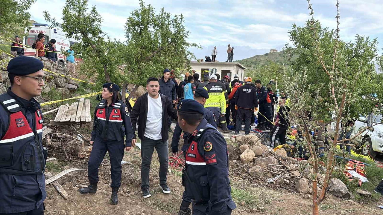 AKSARAY’DA TEMİZLİK İÇİN İNDİĞİ SU KUYUSUNDAN ÇIKMAYINCA ARKASINDAN İNEN 2 KARDEŞİ VE 1 KUZENİ DE...