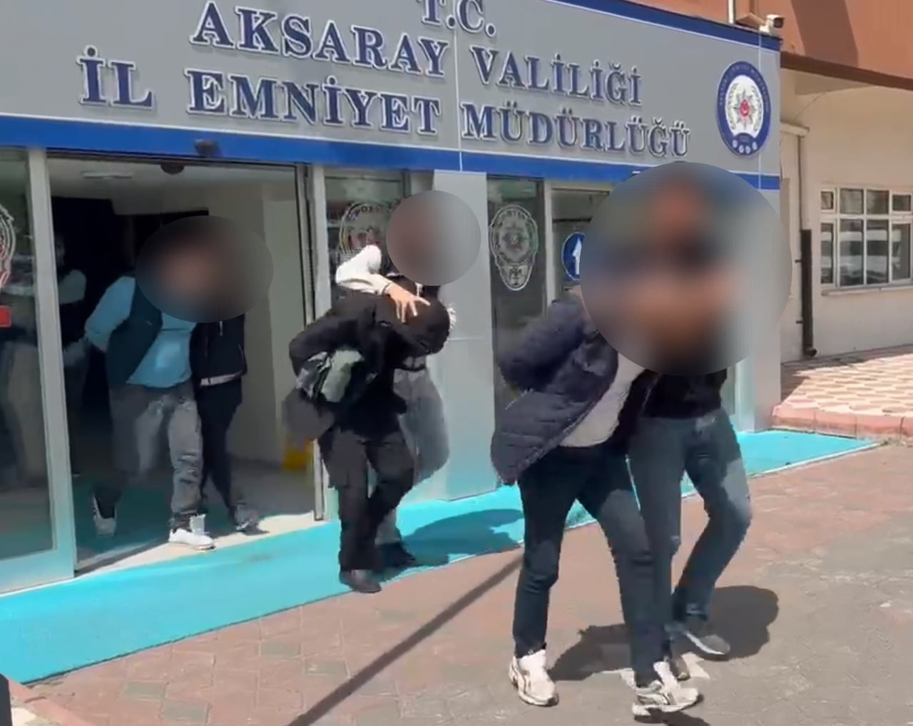 AKSARAY’DA UYUŞTURUCU TACİRLERİNE YÖNELİK YAPILAN OPERASYONLARDA 22 ŞÜPHELİ UYUŞTURUCU MADDELERLE...
