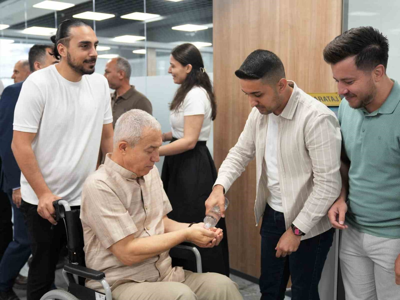 ALANYA BELEDİYE BAŞKANI OSMAN TARIK ÖZÇELİK, KURBAN BAYRAMI ÖNCESİNDE BELEDİYE PERSONELİYLE...