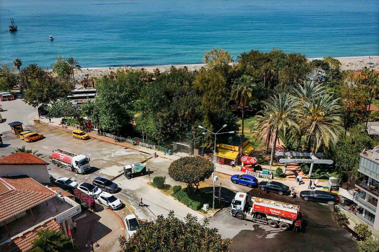 ALANYA BELEDİYESİ TEMİZLİK İŞLERİ MÜDÜRLÜĞÜ EKİPLERİ, YAKLAŞAN KURBAN BAYRAMI ÖNCESİNDE KENT...
