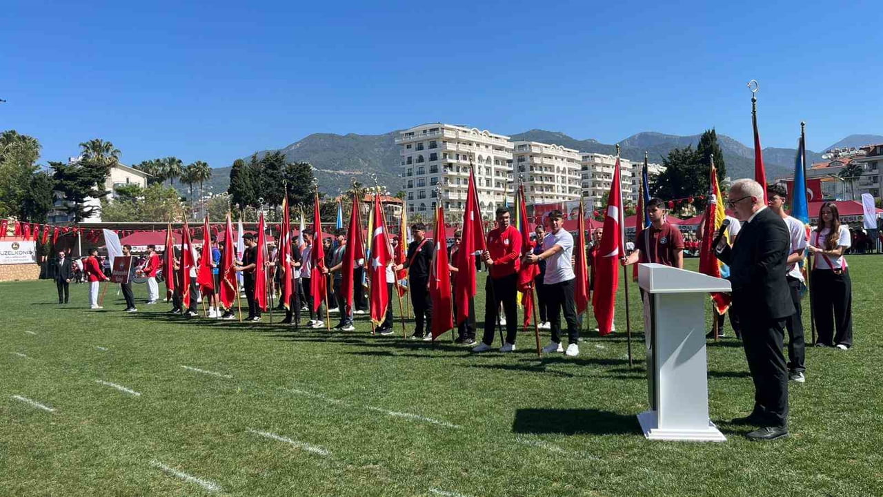 ALANYA’DA 19 MAYIS ATATÜRK’Ü ANMA, GENÇLİK VE SPOR BAYRAMI DÜZENLENEN TÖRENLERLE COŞKUYLA...