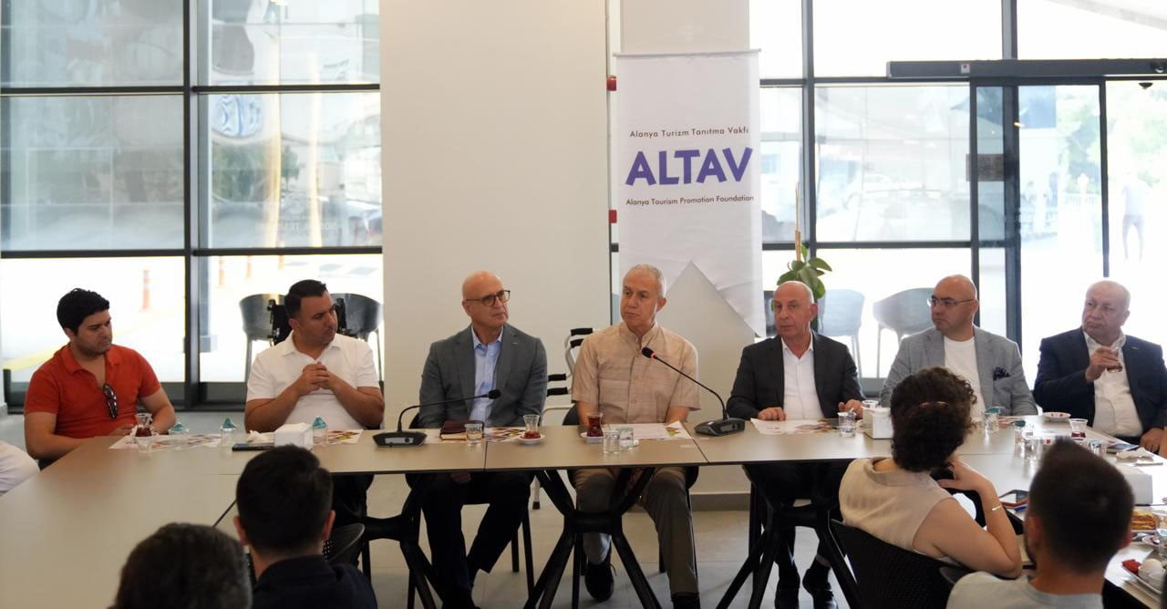 ALANYA’DA TUR OPERATÖRLERİ İSTİŞARE TOPLANTISI GERÇEKLEŞTİRİLDİ