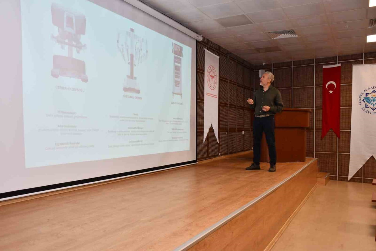 ALANYA EĞİTİM VE ARAŞTIRMA HASTANESİ’NDE ROBOTİK CERRAHİ ALANINDA KAPSAMLI BİR SİMÜLASYON EĞİTİM...