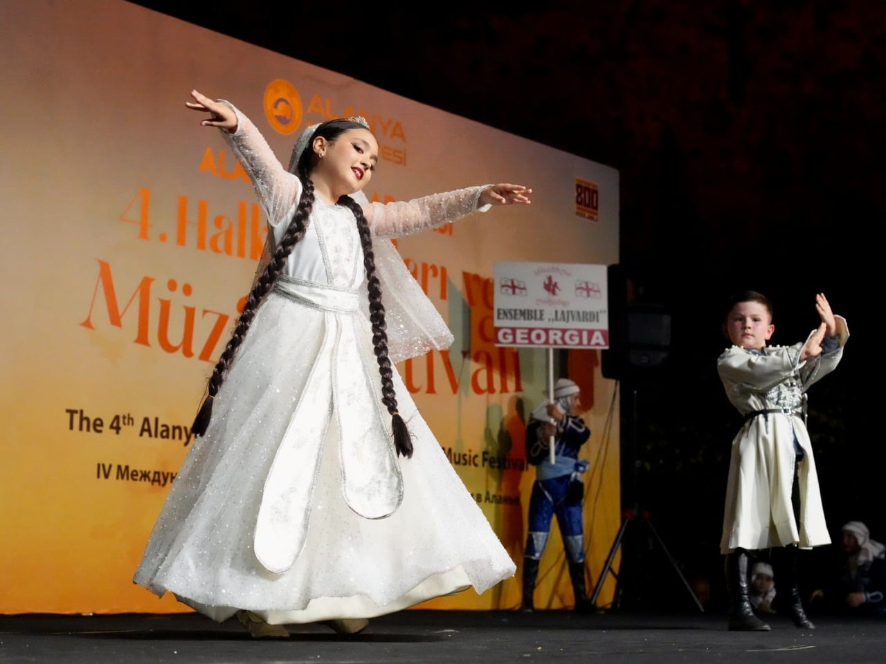 ALANYA ULUSLARARASI 4. HALK DANSLARI VE MÜZİK FESTİVALİ BAŞLADI.