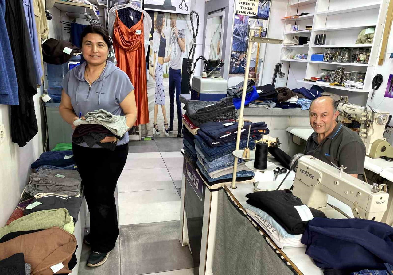 ALAŞEHİR SOĞUKSU MAHALLESİ NADİR ERİN CADDESİ ÜZERİNDE TERZİLİK YAPAN 55 YAŞINDAKİ FERHAT...