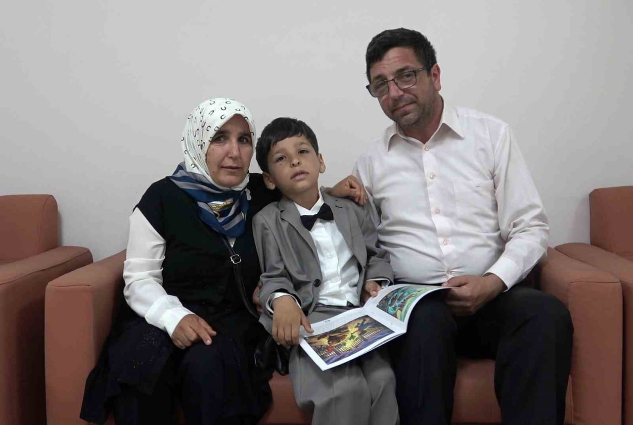 ALİ RIZA AYDOĞDU, ANNE KAMİLE AYDOĞDU VE BABA  ONUR AYDOĞDU