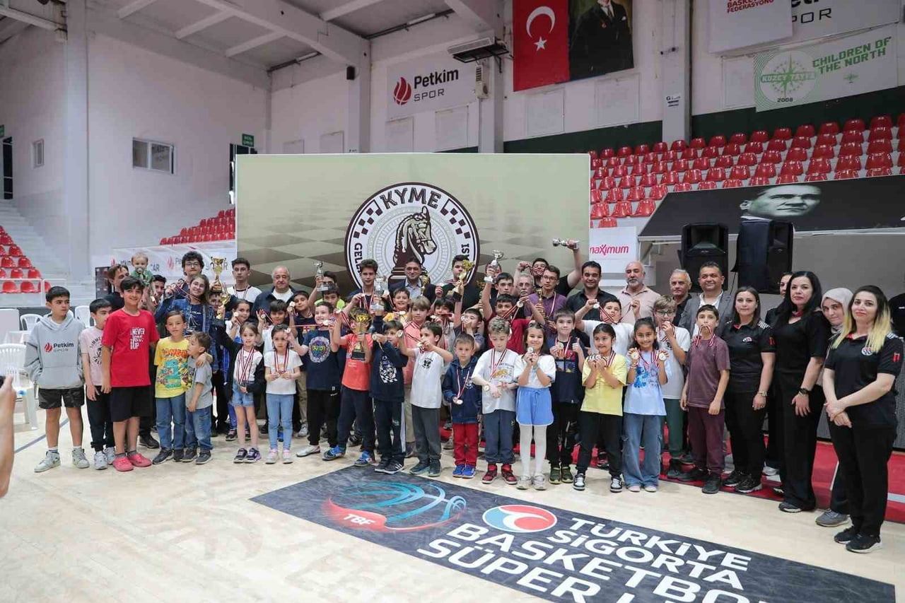 ALİAĞA BELEDİYESİ'NİN BU YIL 30'UNCUSUNU DÜZENLEDİĞİ GELENEKSEL ‘KYME SATRANÇ TURNUVASI' 19 MAYIS...