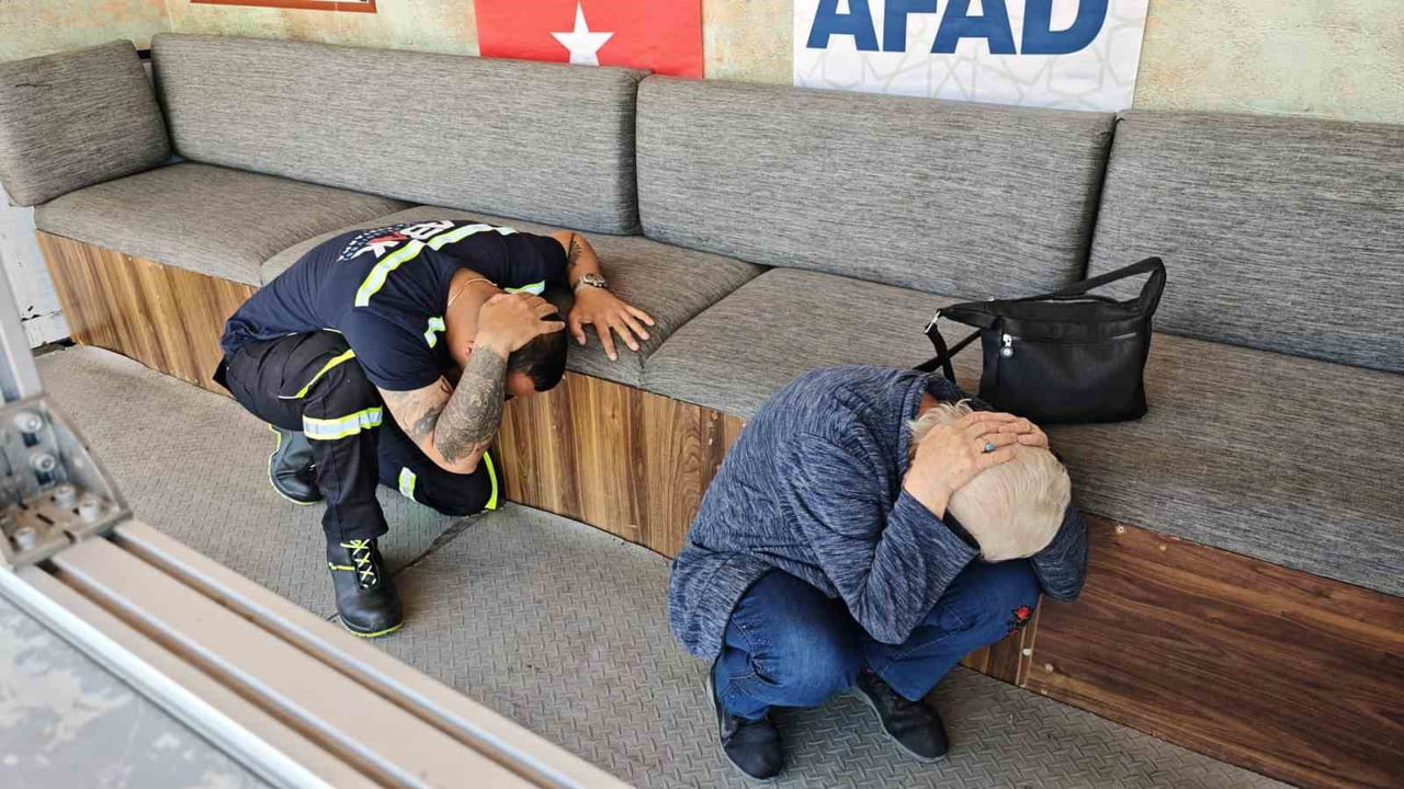 ALİAĞA’DA DEPREM SİMÜLASYON TIRI VATANDAŞLARLA BULUŞTU