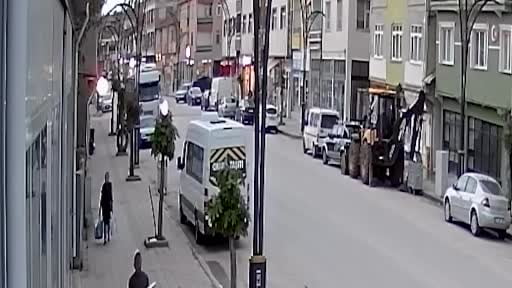 Alkollü sürücünün karıştığı zincirleme kaza kamerada: 1 yaralı
