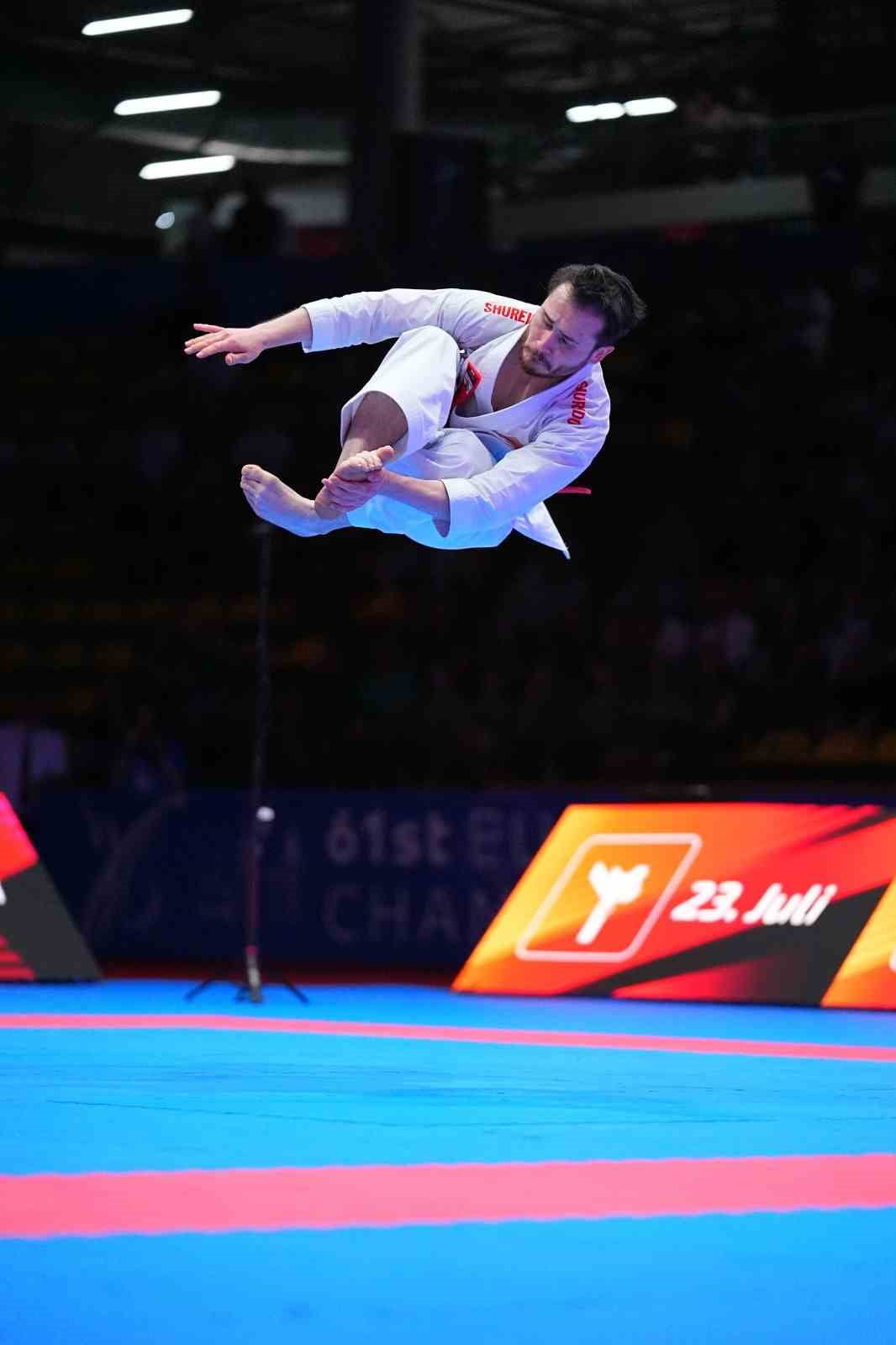 ALMANYA'DA DEVAM EDEN BÜYÜKLER AVRUPA KARATE ŞAMPİYONASI'NDA MİLLİ SPORCU ENES ÖZDEMİR, ALTIN...