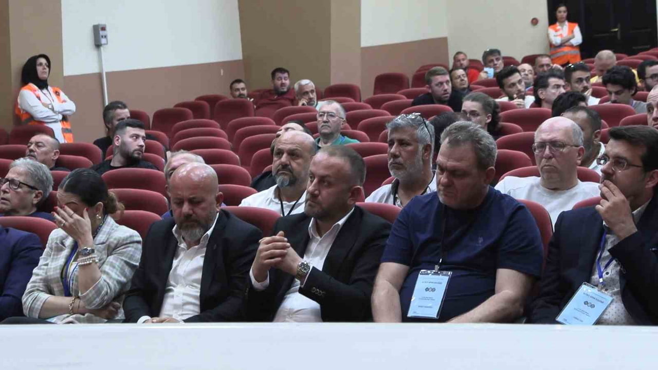 ALTAY’DA YAPILAN GENEL KURULDA YÖNETİME ADAY ÇIKMAZKEN, BAŞKANLIK SEÇİMİ İLERİ BİR TARİHE...