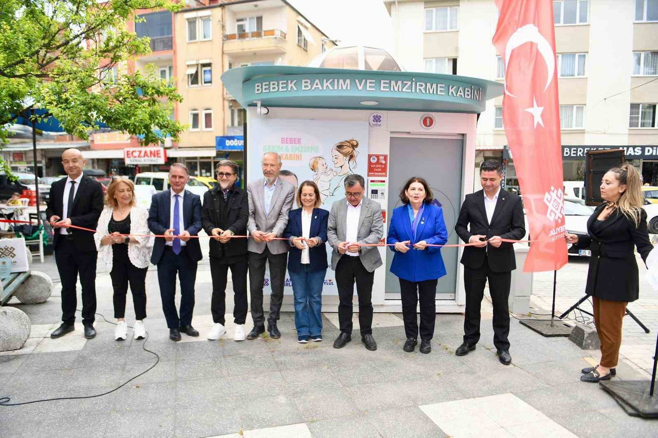 ALTIEYLÜL’DE BEBEK BAKIM VE EMZİRME KABİNLERİ AÇILDI